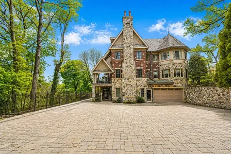 125 Benedict Road New York City NY 10304