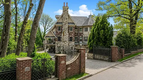 125 Benedict Road New York City NY 10304
