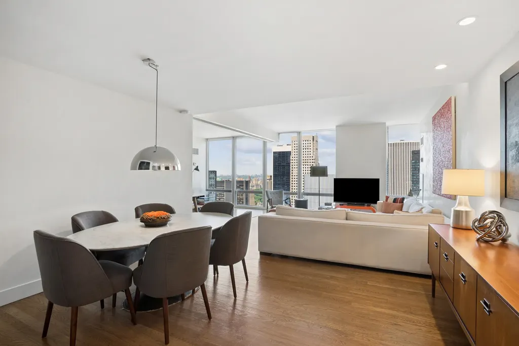 641 5th Avenue New York City NY 10022