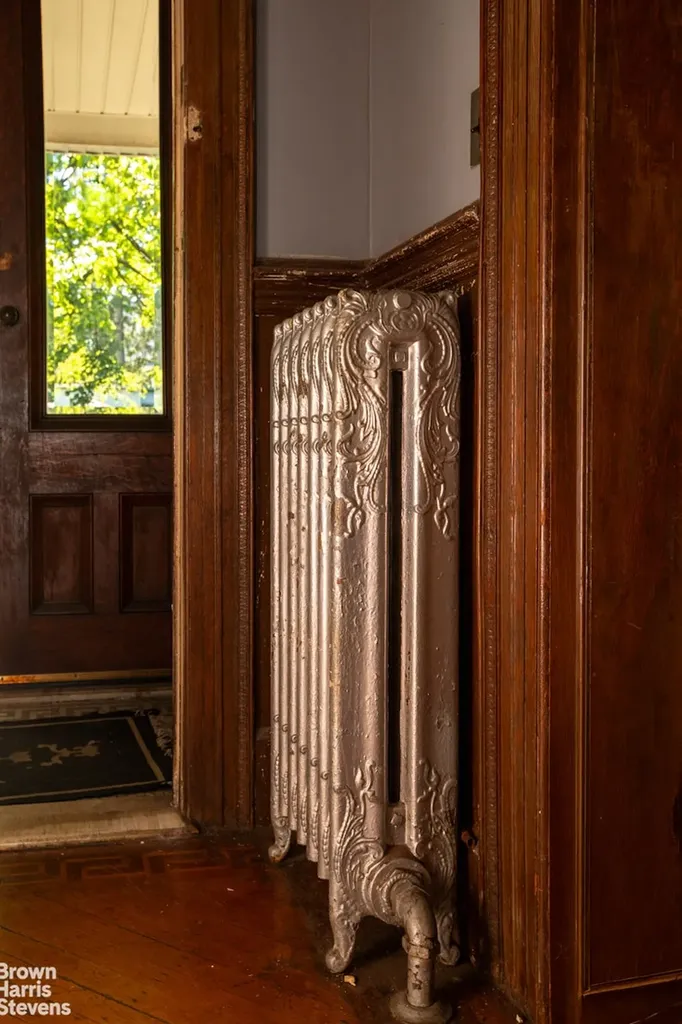 558 E 23rd Street New York City NY 11210