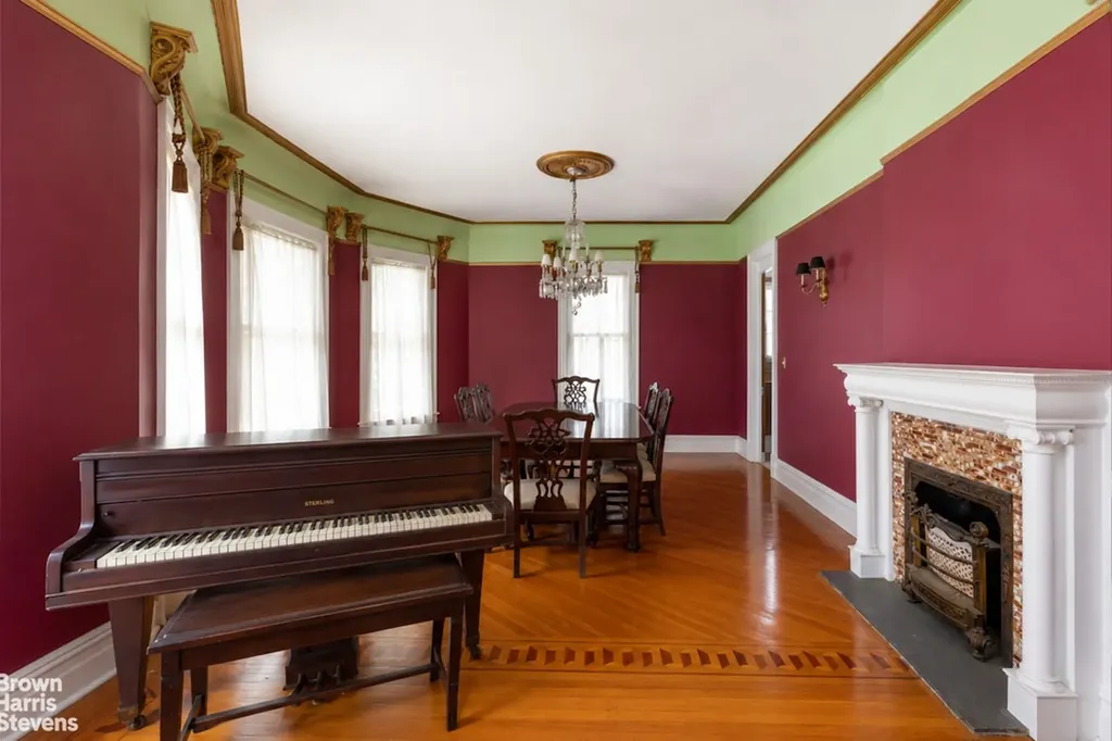 558 E 23rd Street New York City NY 11210