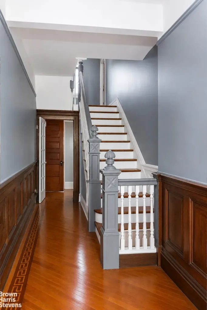 558 E 23rd Street New York City NY 11210