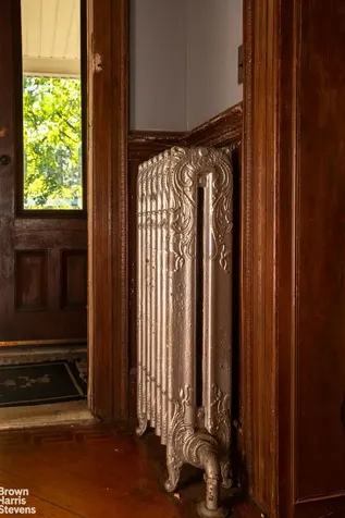 558 E 23rd Street New York City NY 11210