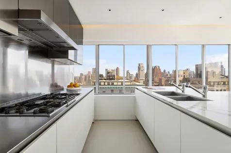 900 Park Avenue New York City NY 10075