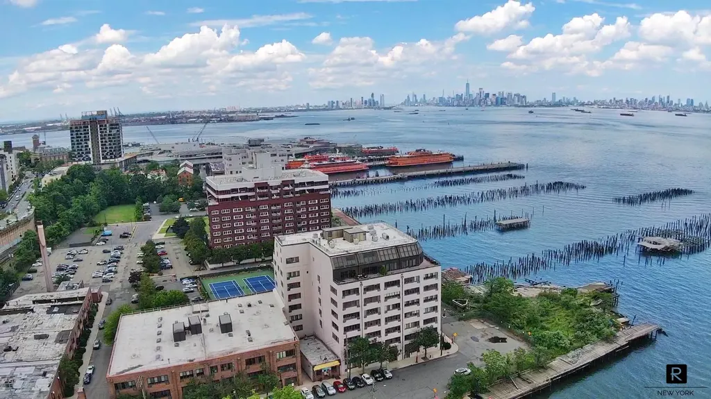 10 Bay Street Landing New York City NY 10301