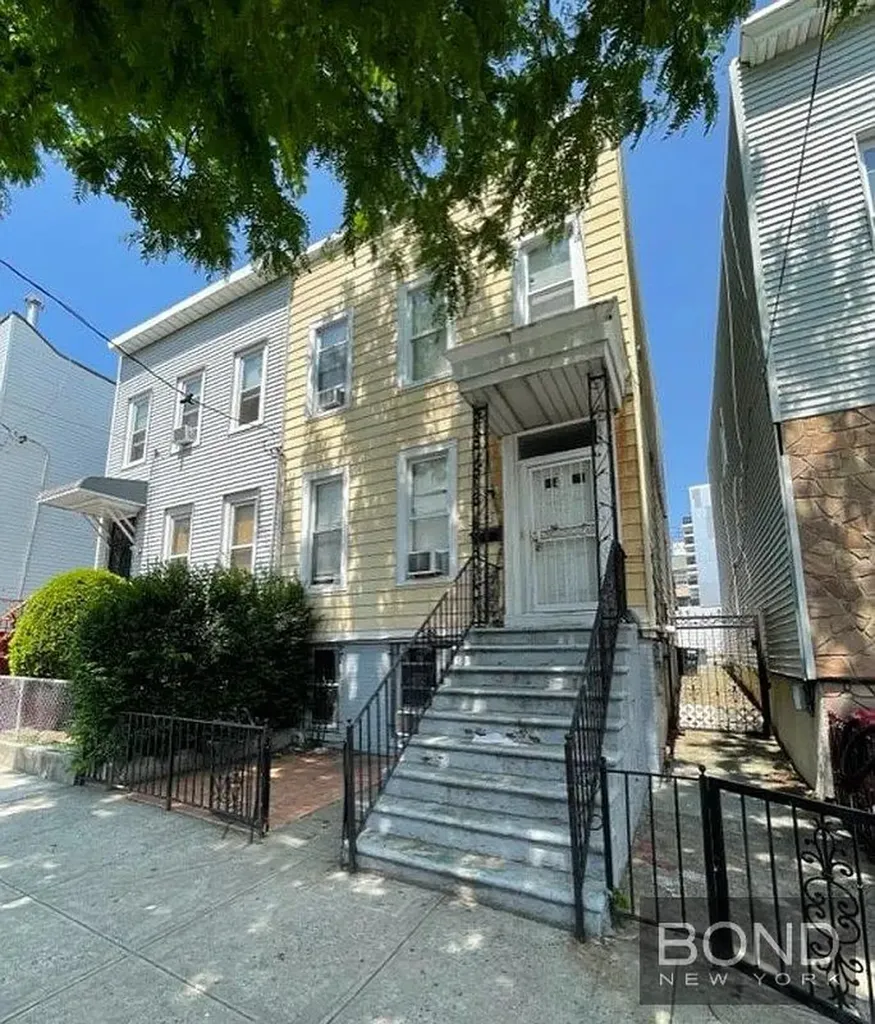 32-11 38th Avenue New York City NY 11101
