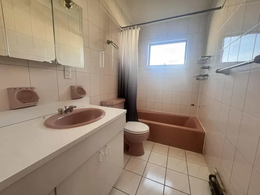 735 Woodrow Road New York City NY 10312