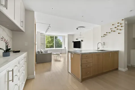 212 Warren Street New York City NY 10282