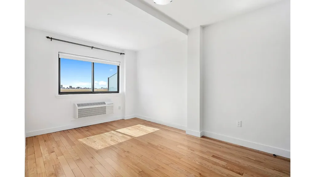 31-35 31st Street New York City NY 11106