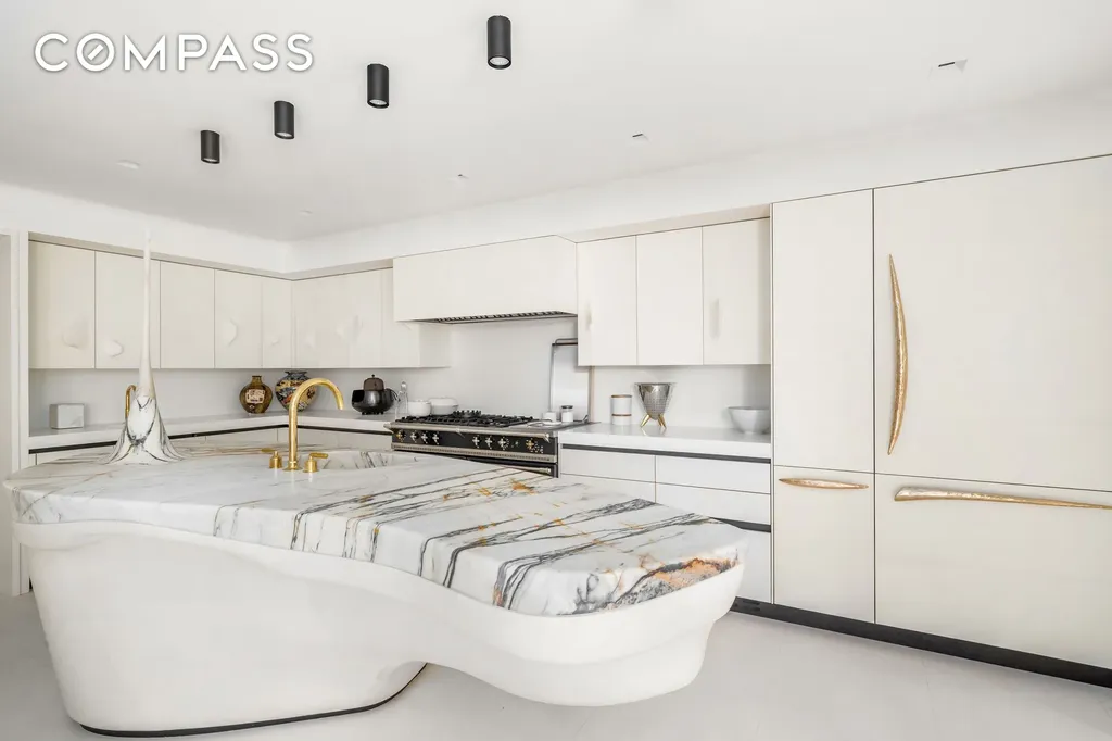 18 E 80th Street New York City NY 10075