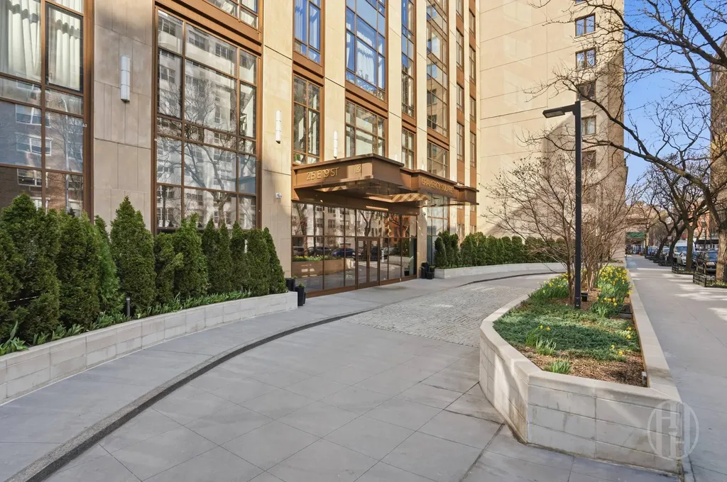215 E 19th Street New York City NY 10003