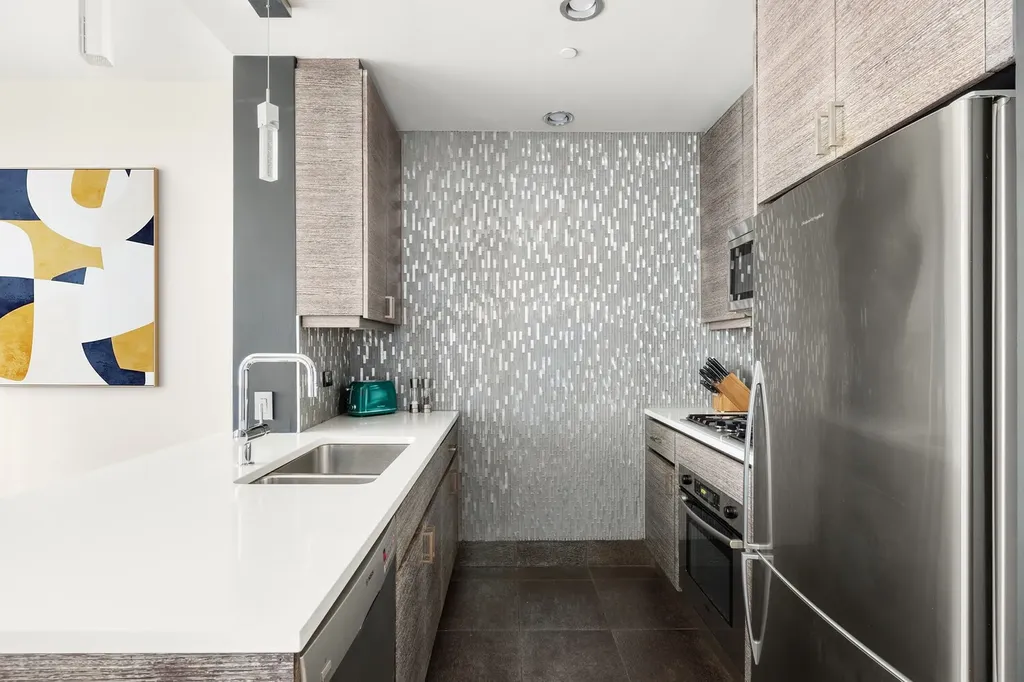 305 W 16th Street New York City NY 10011