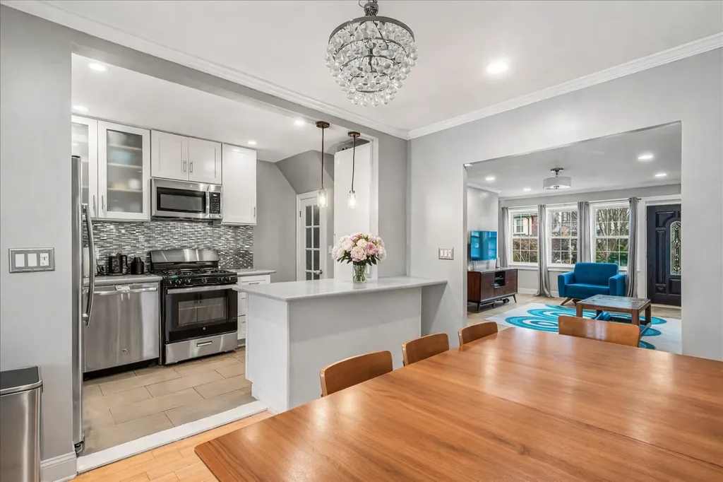67-100 Dartmouth Street New York City NY 11375