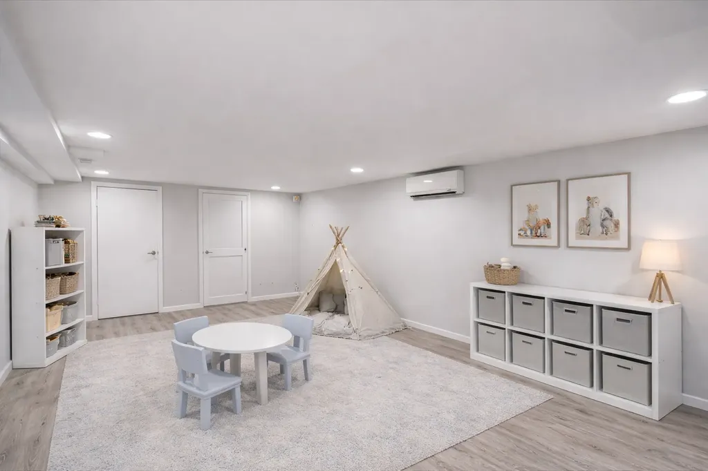 67-100 Dartmouth Street New York City NY 11375
