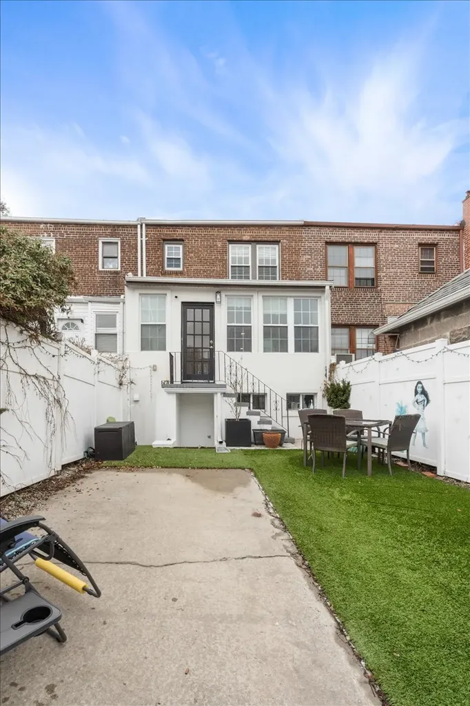 67-100 Dartmouth Street New York City NY 11375