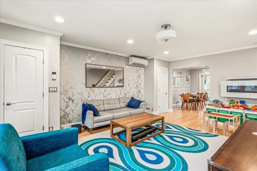 67-100 Dartmouth Street New York City NY 11375