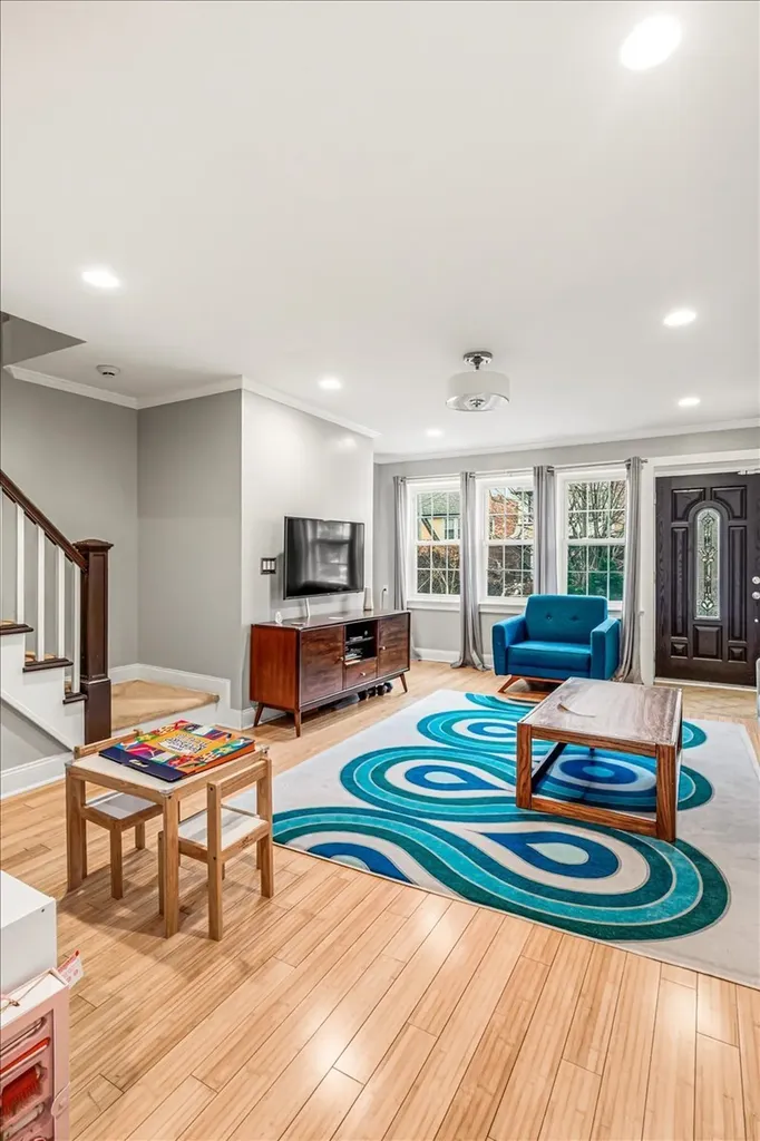 67-100 Dartmouth Street New York City NY 11375