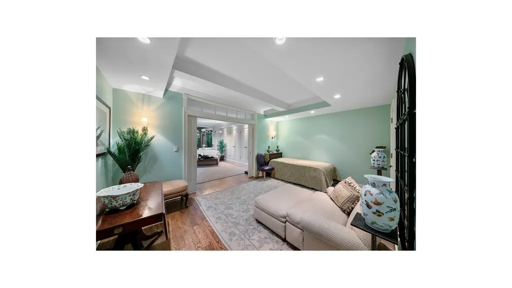 2 E End Avenue New York City NY 10075
