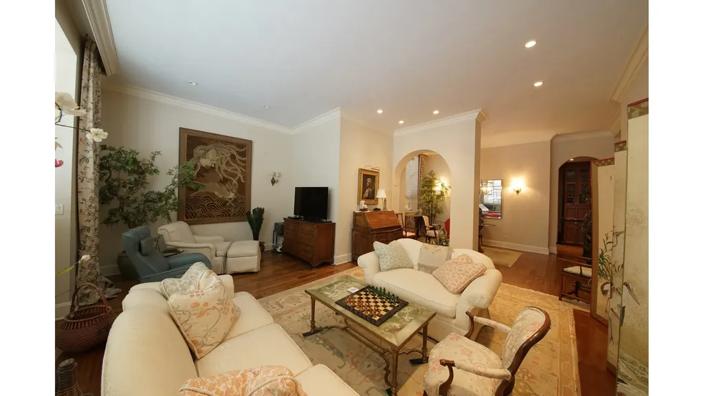 2 E End Avenue New York City NY 10075