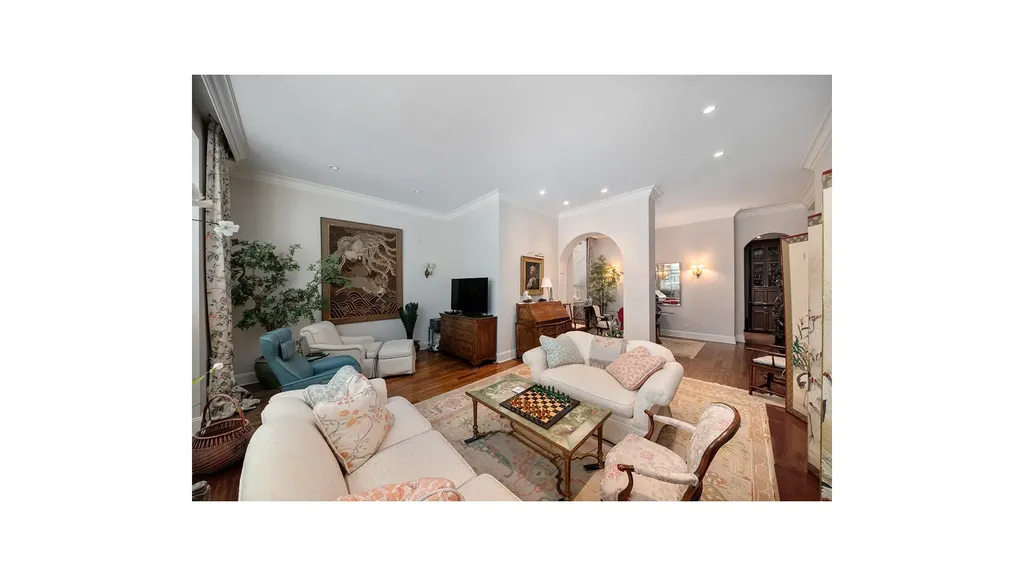 2 E End Avenue New York City NY 10075