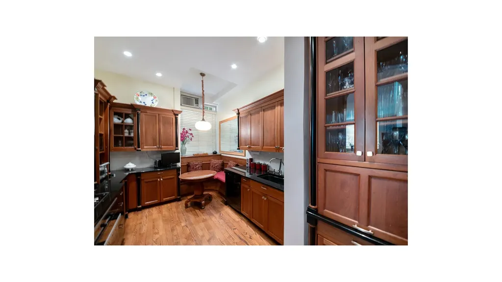 2 E End Avenue New York City NY 10075
