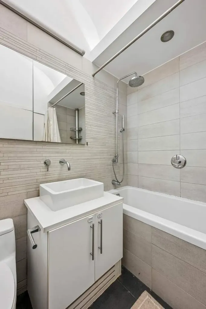 390 Lorimer Street New York City NY 11206