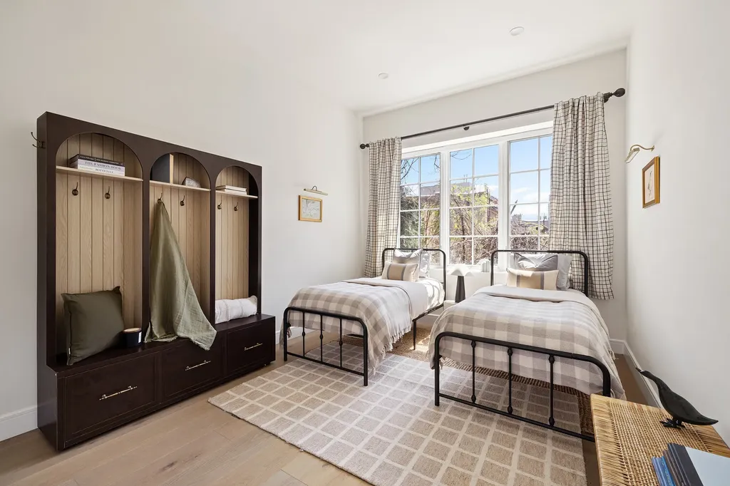 84 Oak Street New York City NY 11222