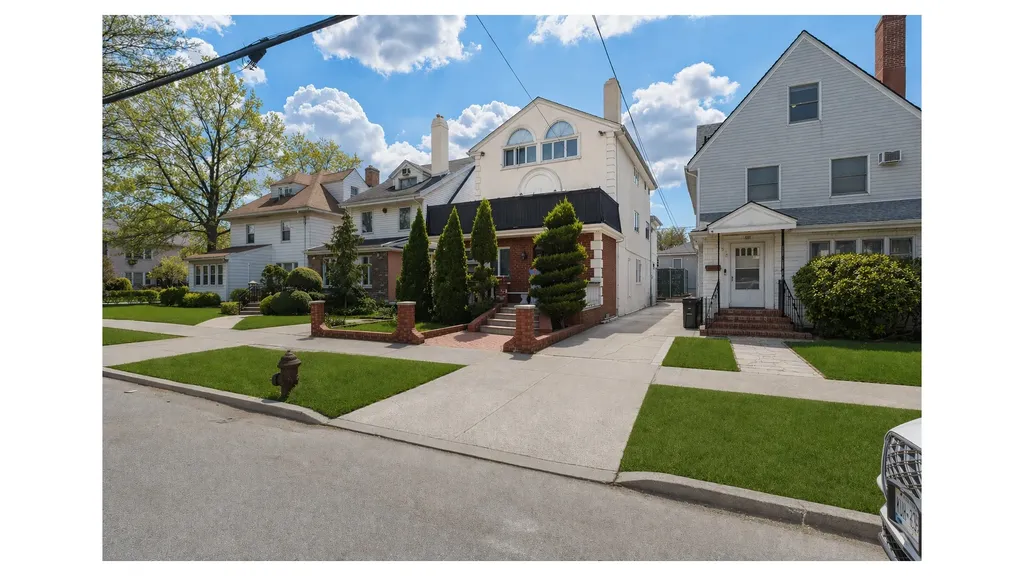 2112 Ave L New York City NY 11210