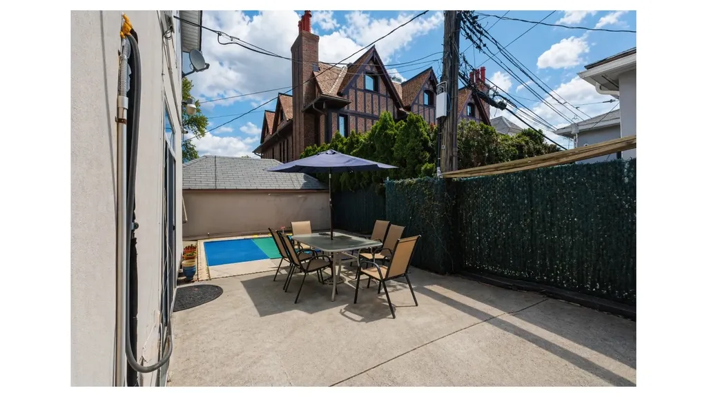 2112 Ave L New York City NY 11210
