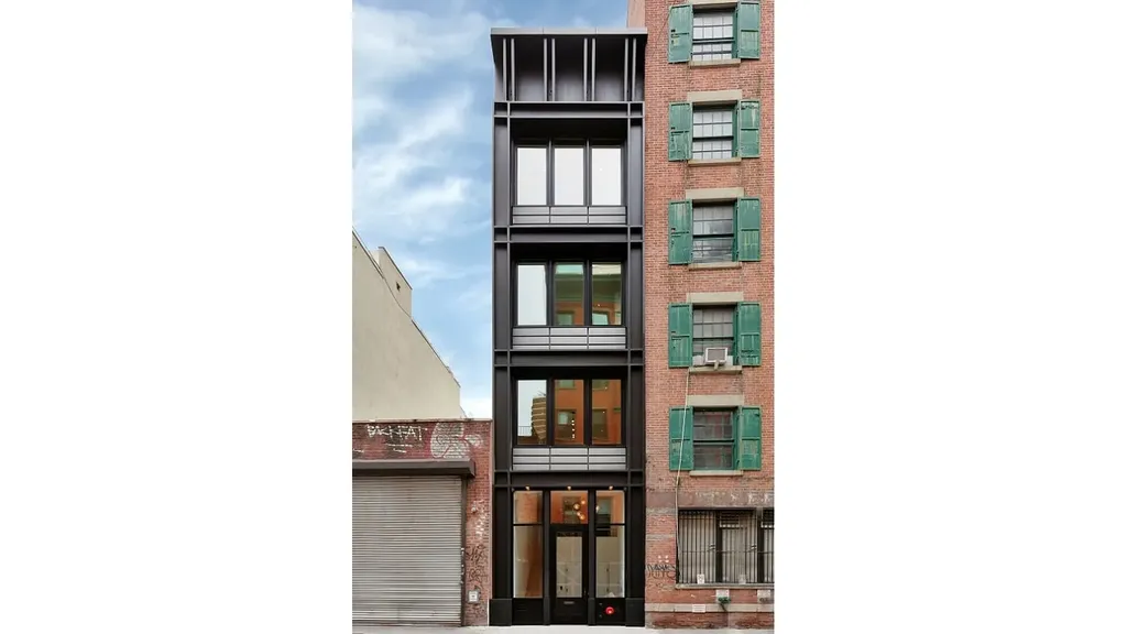 267 1/2 Water Street New York City NY 10038