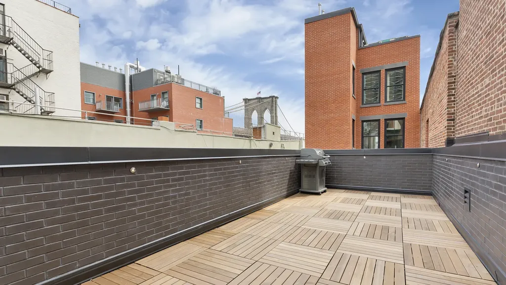 267 1/2 Water Street New York City NY 10038
