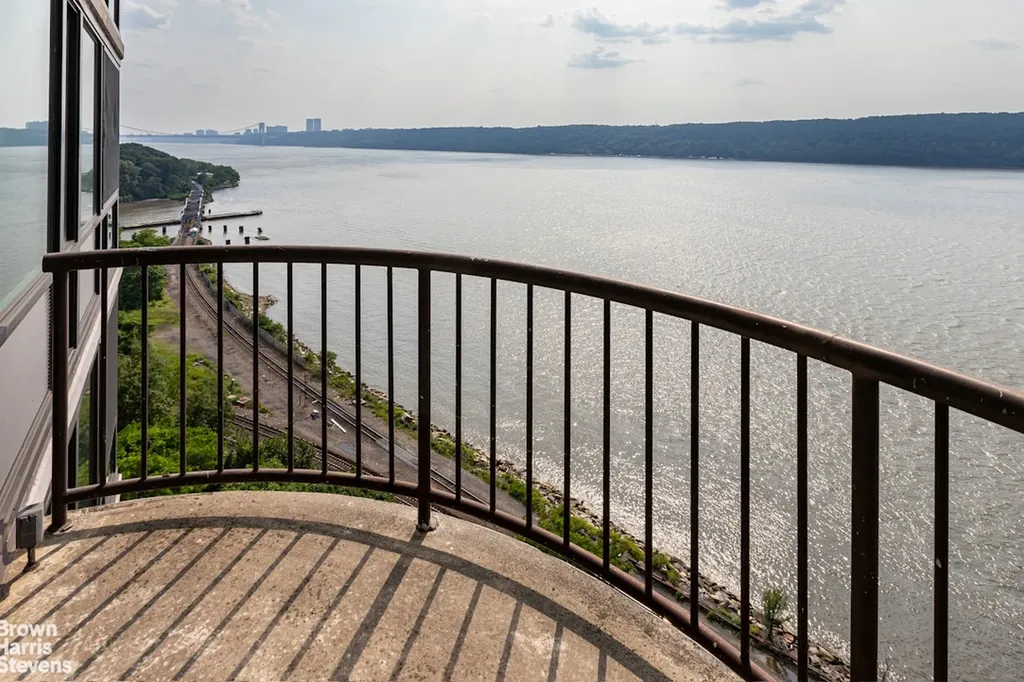 2521 Palisade Avenue New York City NY 10463