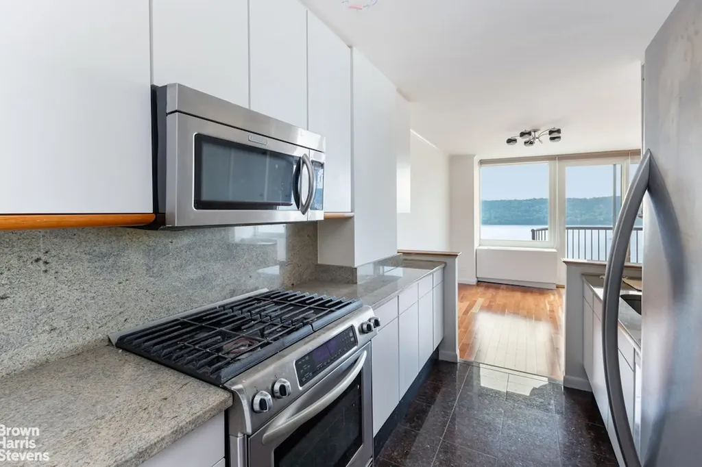 2521 Palisade Avenue New York City NY 10463