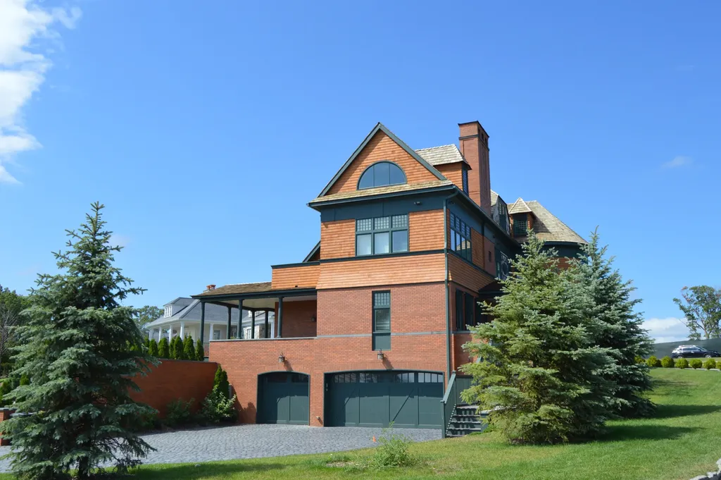 5041 Goodridge Avenue New York City NY 10471
