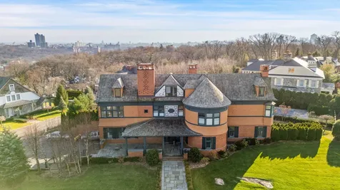 5041 Goodridge Avenue New York City NY 10471