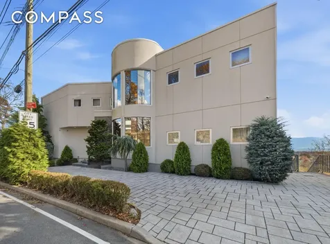 186 Flagg Place New York City NY 10304