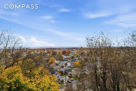 186 Flagg Place New York City NY 10304