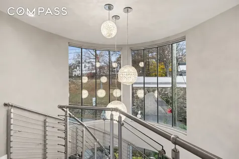 186 Flagg Place New York City NY 10304
