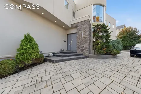 186 Flagg Place New York City NY 10304