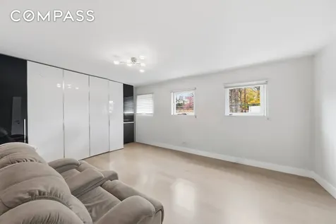 186 Flagg Place New York City NY 10304
