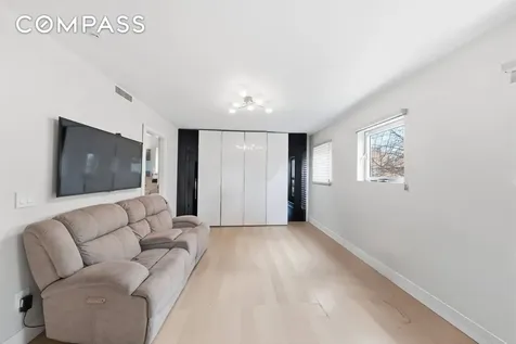 186 Flagg Place New York City NY 10304