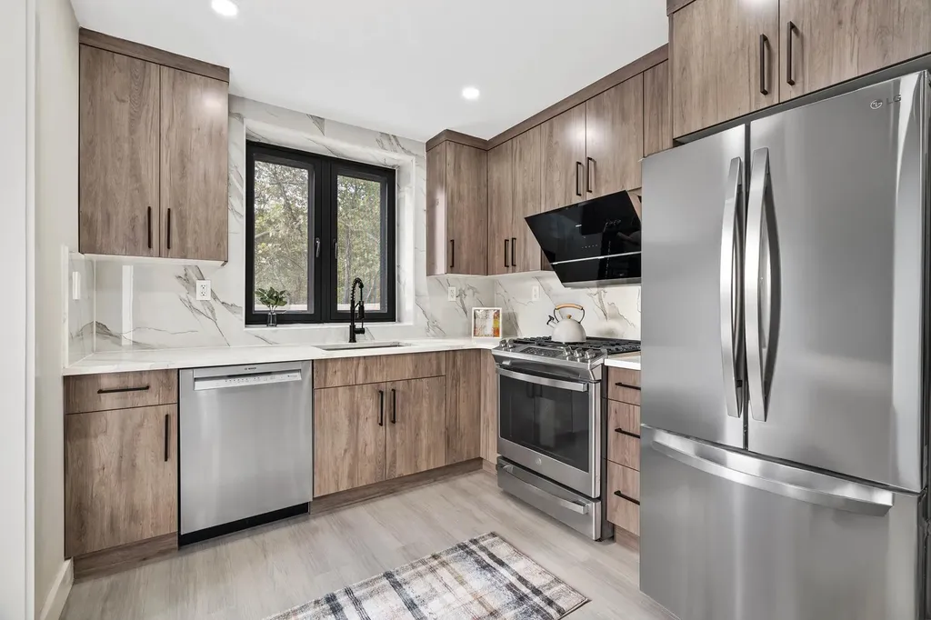 1546 Broadway New York City NY 11221