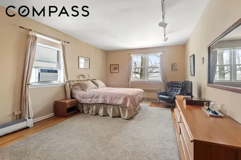 162-01 Powells Cove Boulevard New York City NY 11357