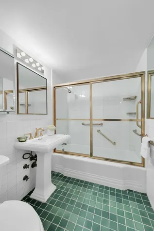 25 Sutton Place S New York City NY 10022