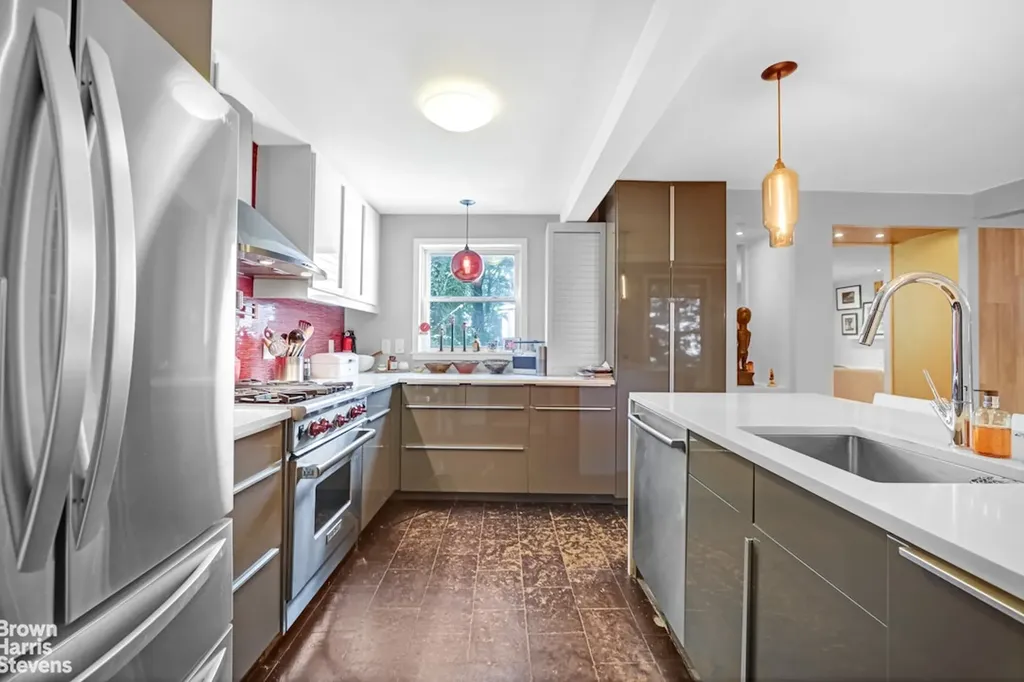 2253 Edsall Avenue New York City NY 10463