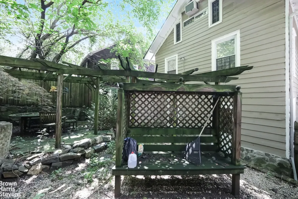 2253 Edsall Avenue New York City NY 10463
