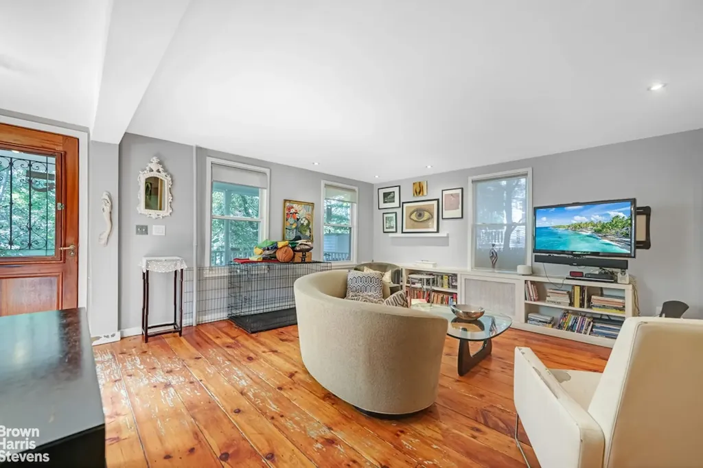 2253 Edsall Avenue New York City NY 10463