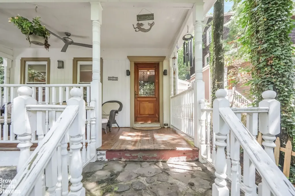 2253 Edsall Avenue New York City NY 10463