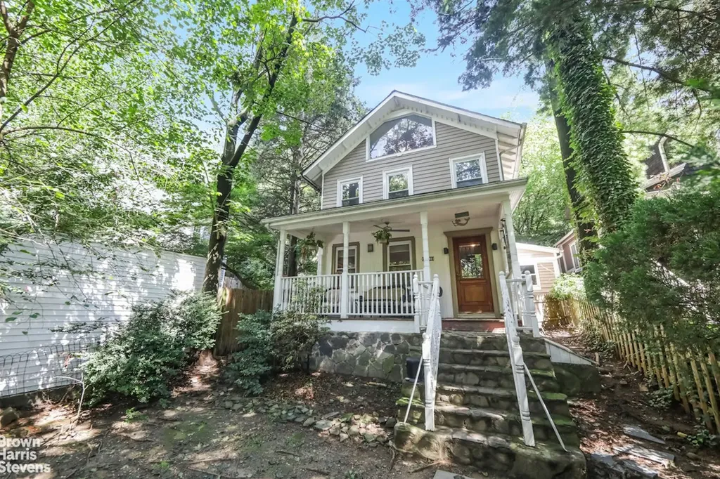 2253 Edsall Avenue New York City NY 10463