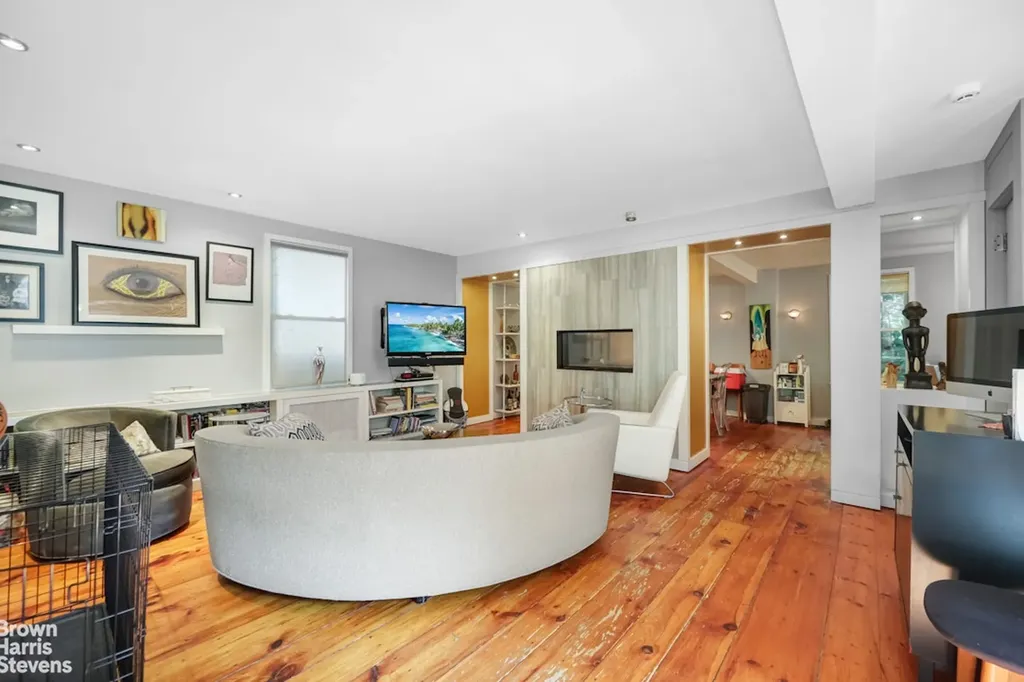 2253 Edsall Avenue New York City NY 10463